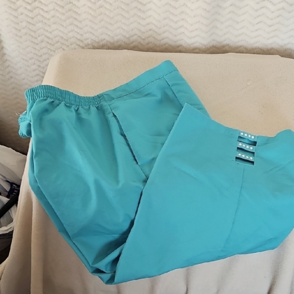 NWT Alfred Dunner Aqua Colored Plus Size Capri's